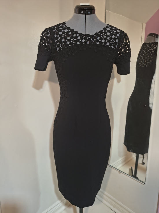 Elie Tahari Dresses & Skirts - Elie Tahari Black Laced-Yoke Midi Sheath Dress